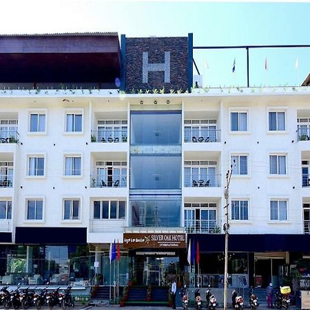 Silver Oak Hotel Mysore Exteriör bild