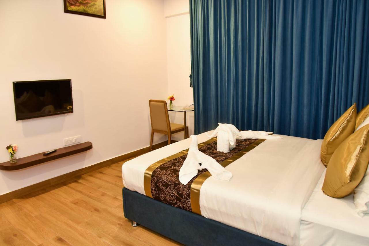 Silver Oak Hotel Mysore Exteriör bild