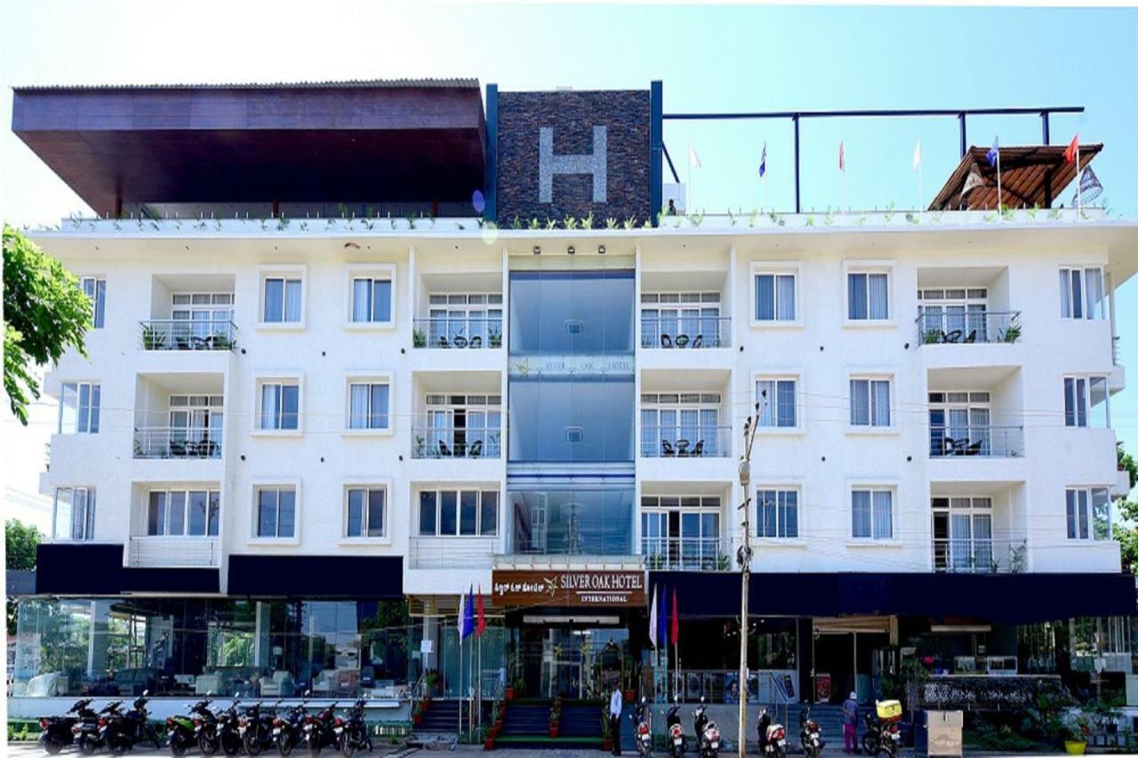 Silver Oak Hotel Mysore Exteriör bild